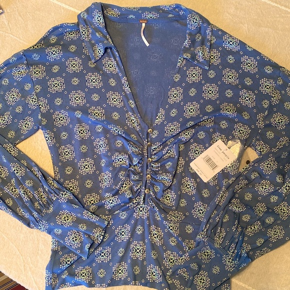 ⭐️NWT Free People Sydney Printed Top Large - Picture 3 of 4
